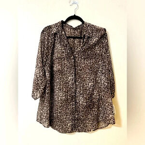 NWT plus size 1x animal print gauzy top gold button accents 3/4 sleeve leopard